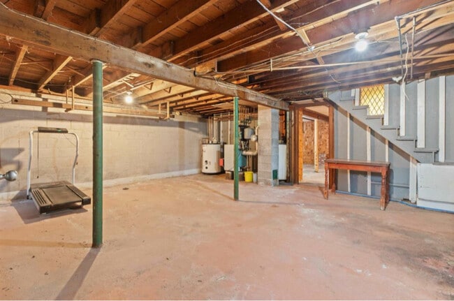 Building Photo - 22 Henry St