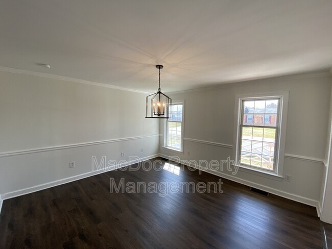 Building Photo - 219 Butternut Dr