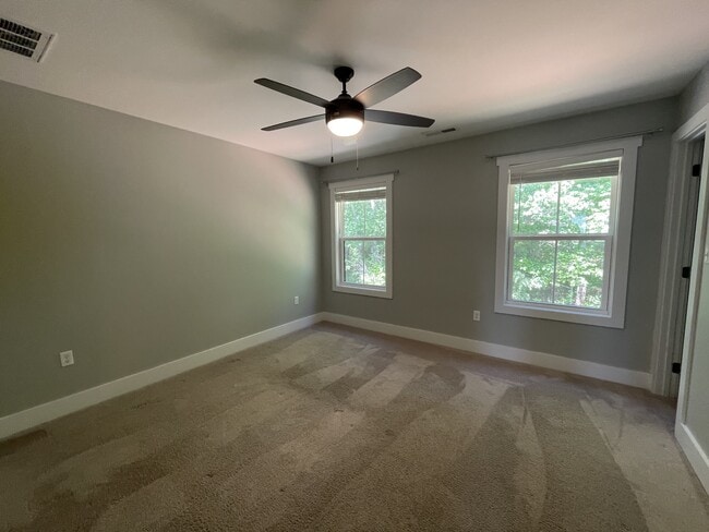 Building Photo - 140 Sunburst Villa Dr