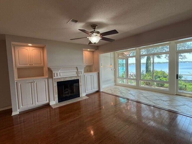 Building Photo - 806 Regatta Cir