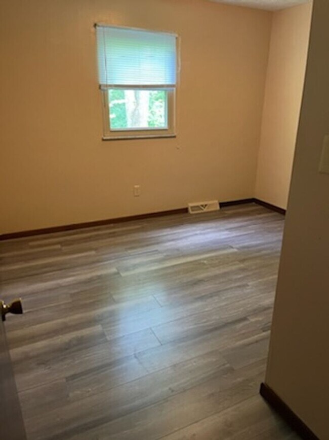 Building Photo - 172-174 Northwood Drive