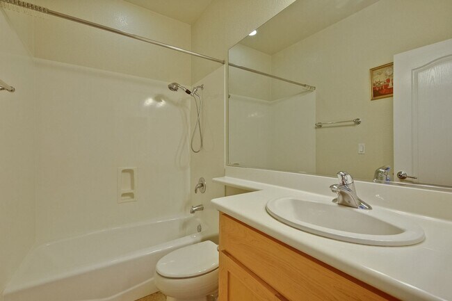 Building Photo - Wow! What a Great Home! Available Now!