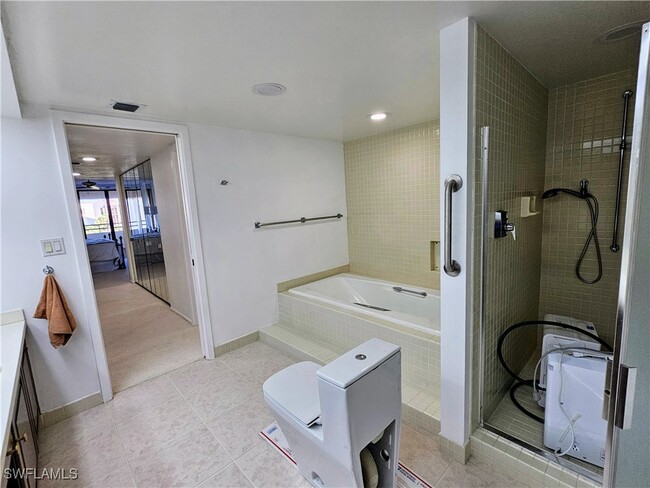 Building Photo - 5260 S Landings Dr