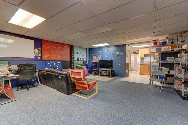 Building Photo - Spring Glen Business Center