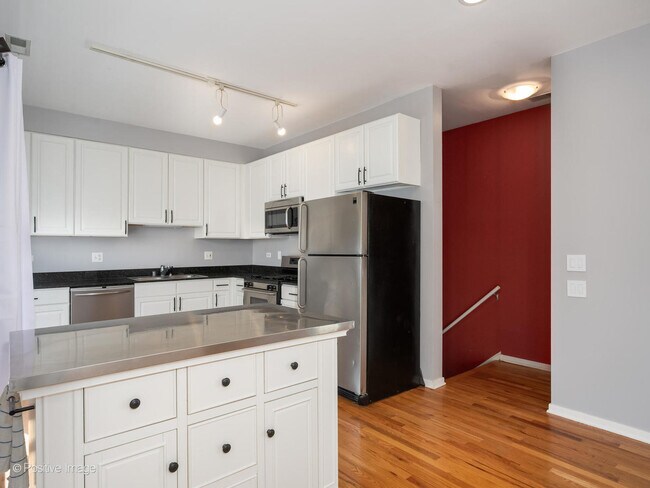 Building Photo - 1808 S Michigan Ave