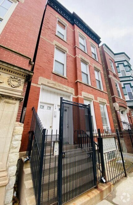 Building Photo - 725 N Ada St