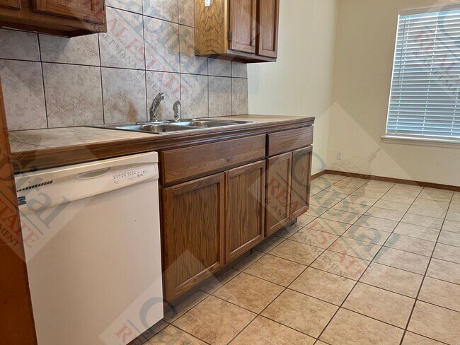 Building Photo - 1322 Glen Oaks Ct