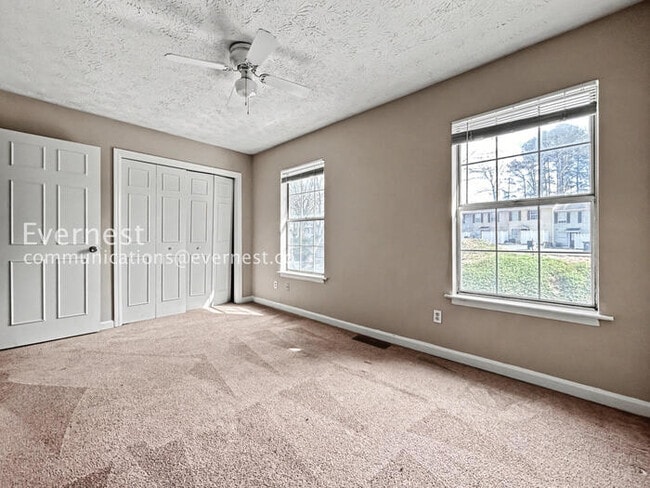 Building Photo - 2 Bed/1.5 Bath Townhome with Modern Amenities / Pet-Friendly / Coming Soon!