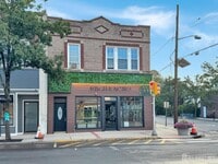 Building Photo - 422 Main St