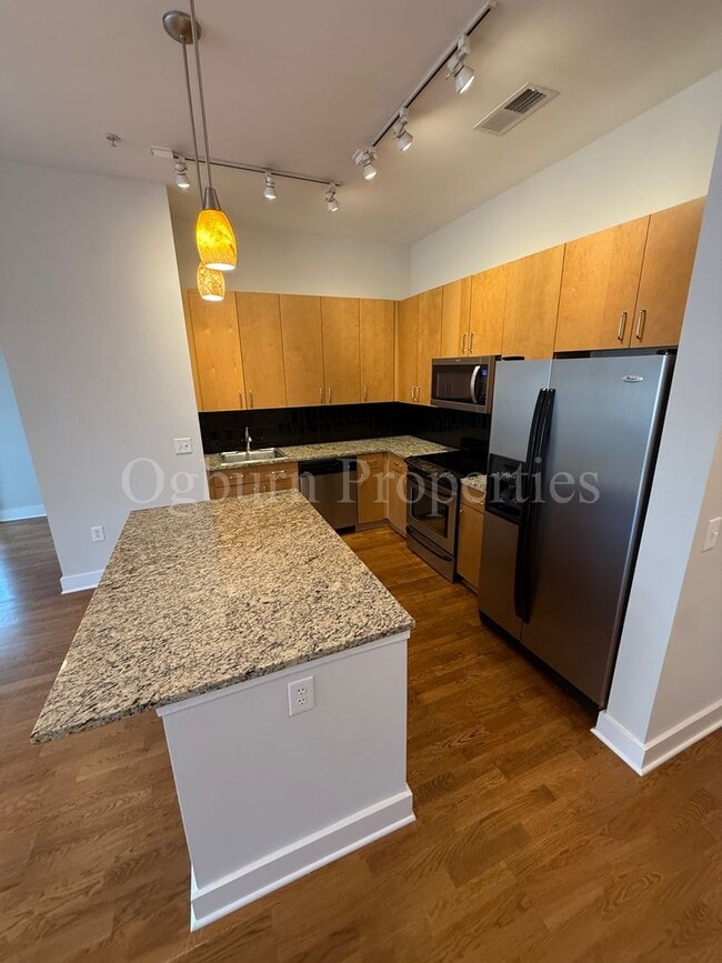 Building Photo - 810-406 W. 4th St-2BR/1BA 4th & Broad Condo!