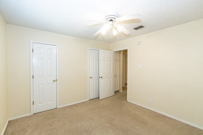 Building Photo - 2 Large Living areas! Approximately 2100 S...