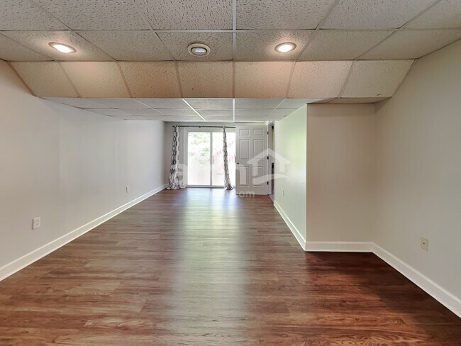 Building Photo - 6377 Beecher Ct