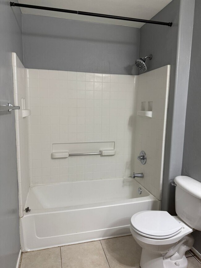 Building Photo - Beautiful 3-bed, 2-bath corner lot home in the desirable Riverhaven Community