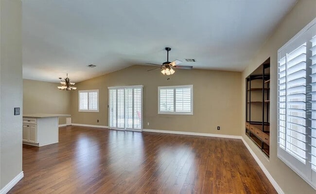 Building Photo - 8841 Spinning Wheel Ave