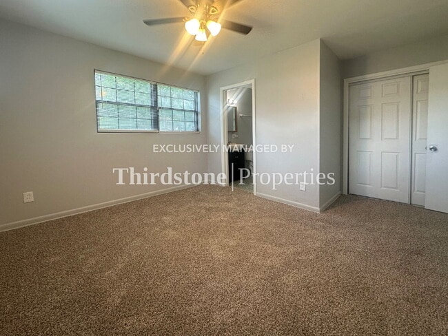 Building Photo - 1038 La Marche Dr
