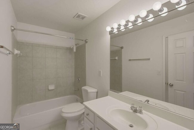 Building Photo - 3525 Moor Pointe Dr