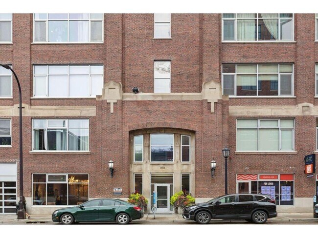 Building Photo - 700 N Washington Ave