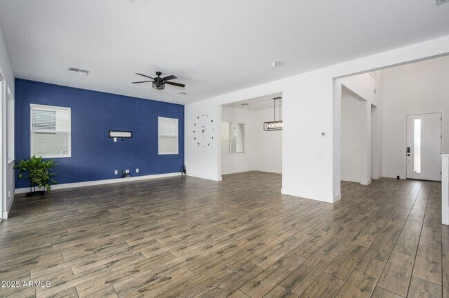 Building Photo - 1221 E Paseo Way