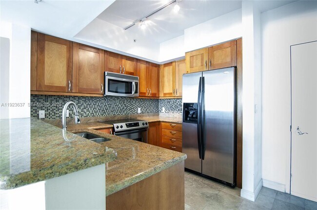 Building Photo - 1745 E Hallandale Beach Blvd