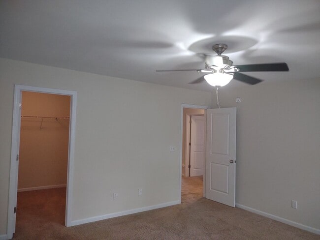 Building Photo - Super Four bedroom home in Northeast Columbia!