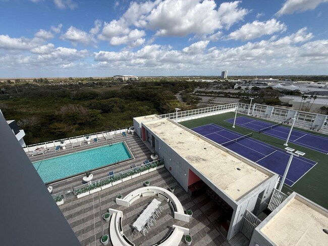 Building Photo - 2000 Metropica Wy