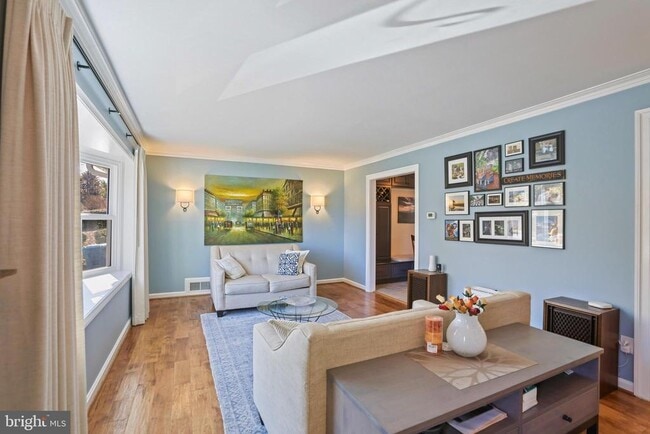 Building Photo - 4402 Medford Dr