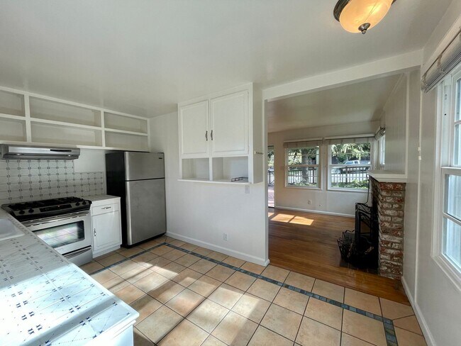 Building Photo - Adorable Two-Bedroom in the Hillcrest Area of Pacific Grove!