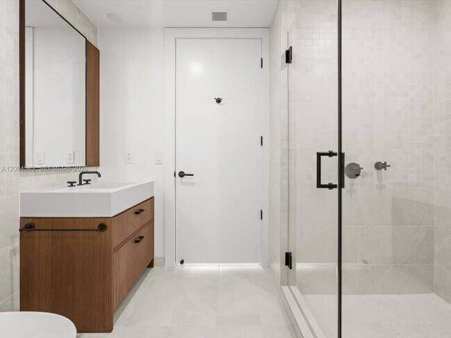 Building Photo - 2200 Brickell Ave