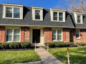 Building Photo - 910 SqFt 2 Bedroom Apartment