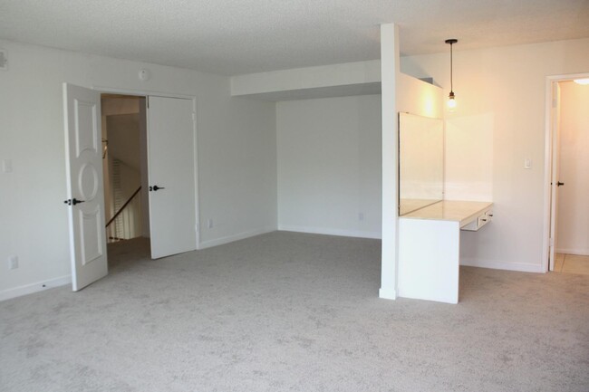 Building Photo - 8409 Joan Ln