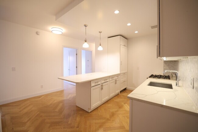 Interior Photo - Lexington Towers