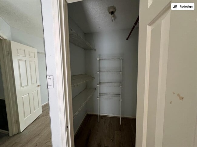 Building Photo - 2830 S Bartell Dr
