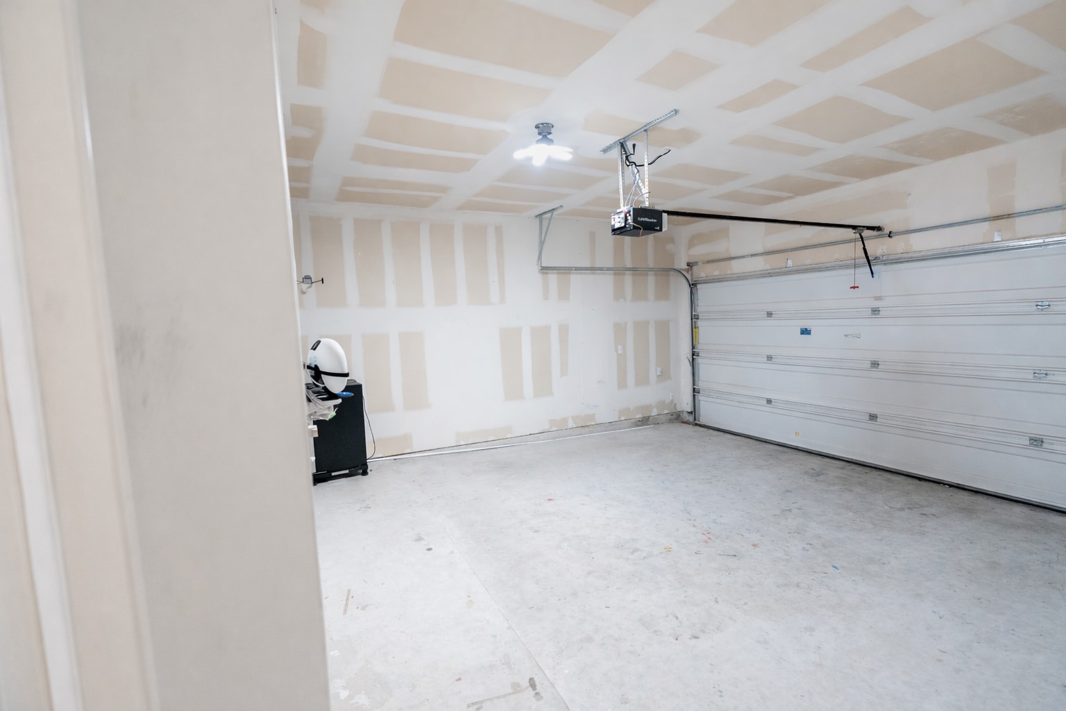 Building Photo - Room in Condo on Red Bud Ridge Ln