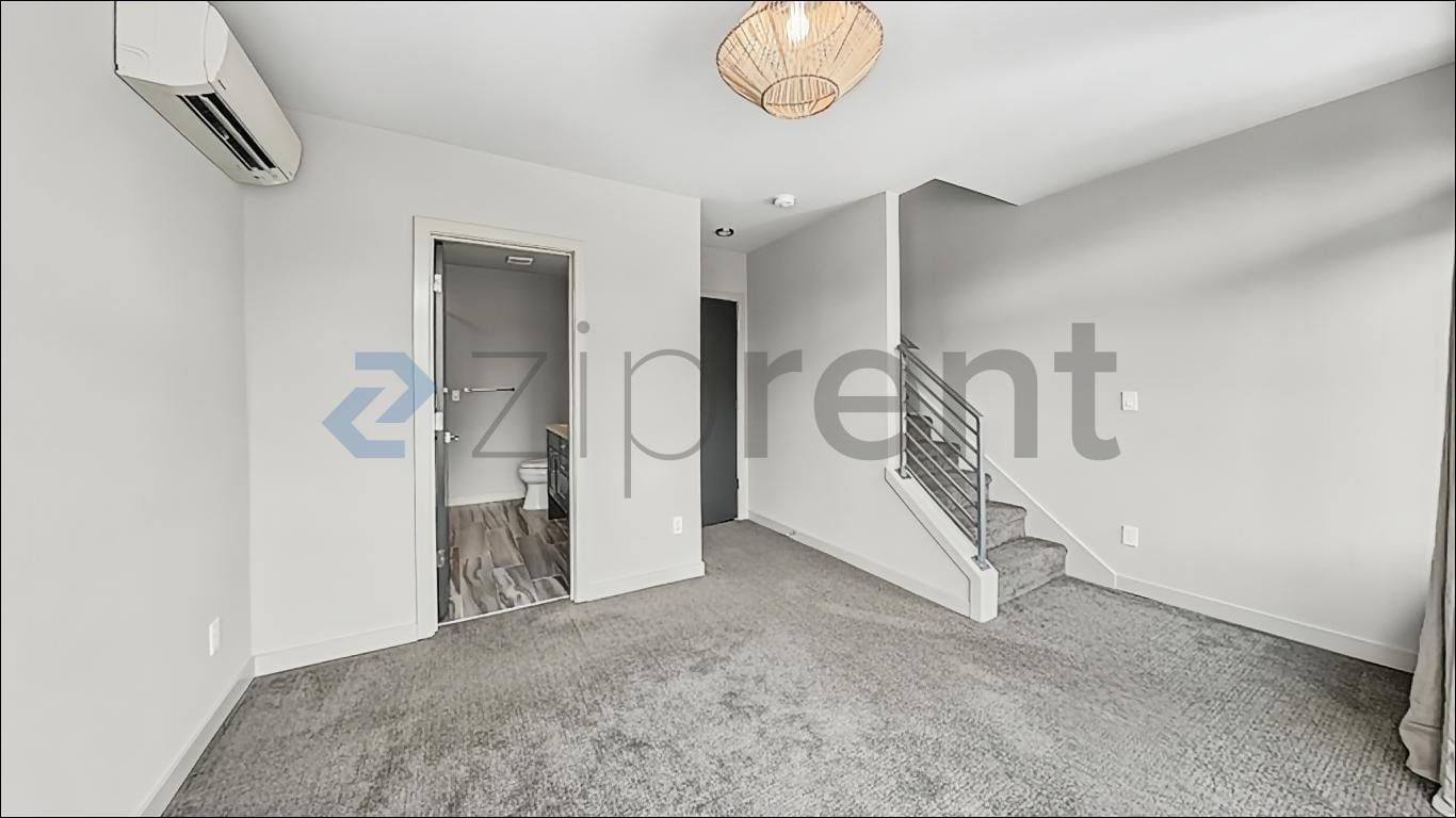 Building Photo - Unit