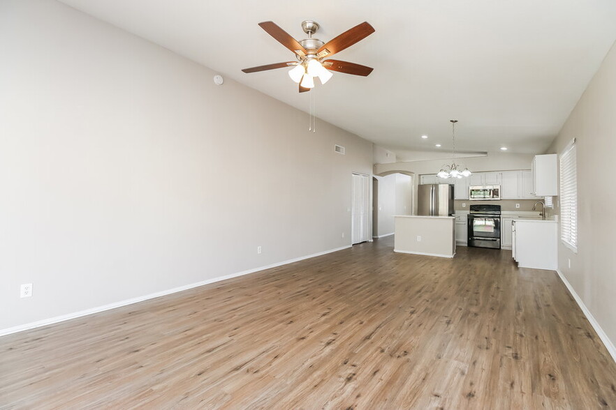 Building Photo - 154 W Melody Ct