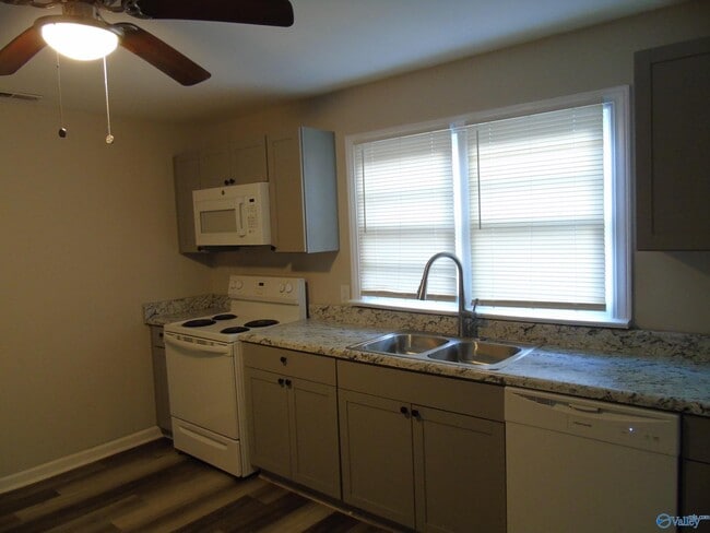 Building Photo - 1423 Stevens Ave NE