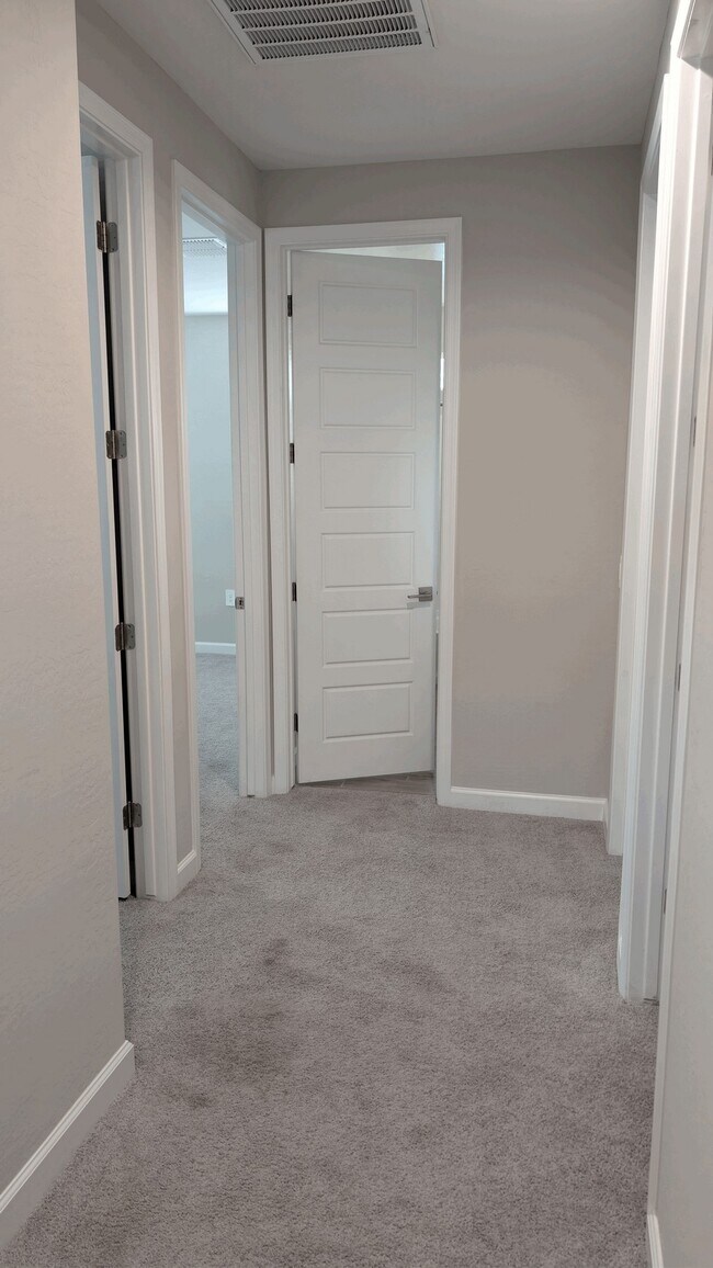 Building Photo - 4854 E Shady Glen Ave