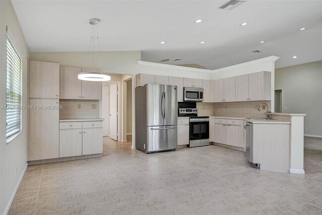 Building Photo - 10219 NW 48th Manor