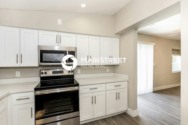 Building Photo - 2 Bedroom Pet-Friendly Home in Hollywood, ...