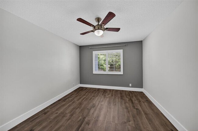 Building Photo - 744 NW 42nd Pl