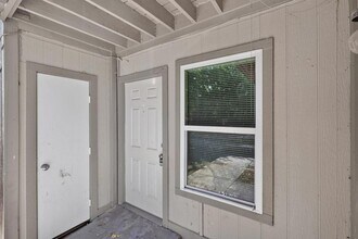 Building Photo - 10207 Brownie Dr