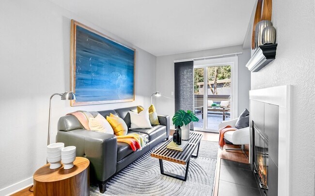 Building Photo - Completely Refreshed Two-Bedroom Condo