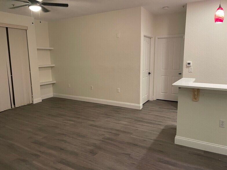 Building Photo - 1150 Lake Shadow Cir