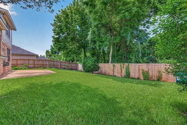 Building Photo - 2710 Five Oaks Dr