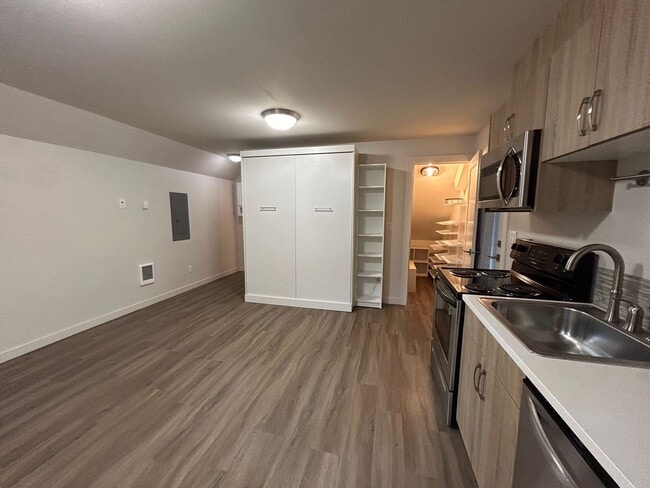 Building Photo - Gorgeous, Newer Construction Studio in Highly Desired University Park Neighborhood