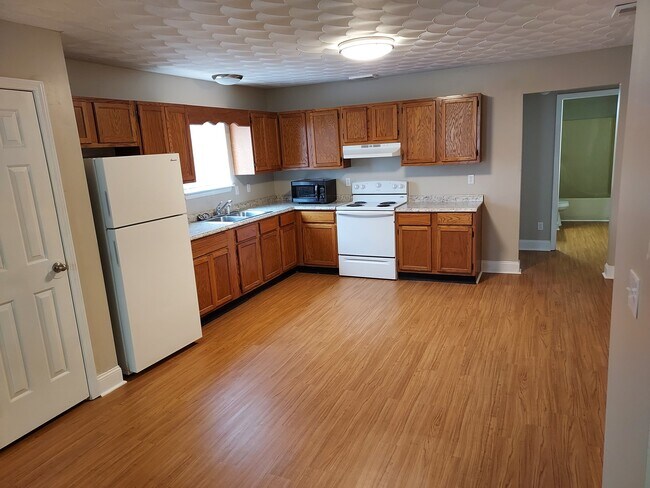 Building Photo - 120-122 Scotch Ct