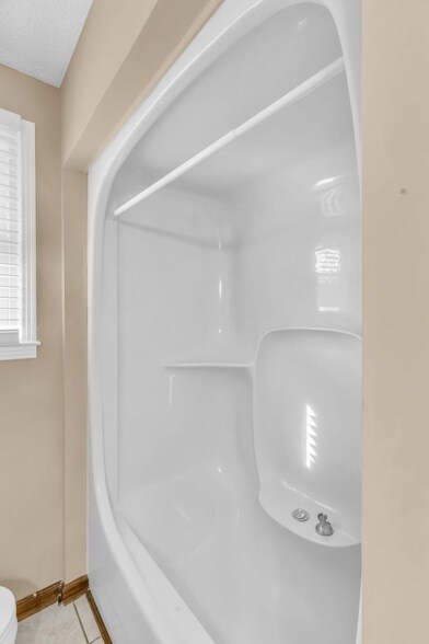 Building Photo - 341 Hickory Dr