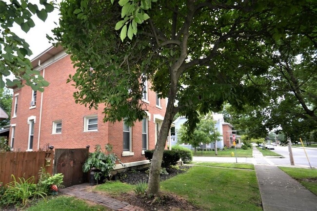 Building Photo - Beautiful Apartment Near Downtown Delaware