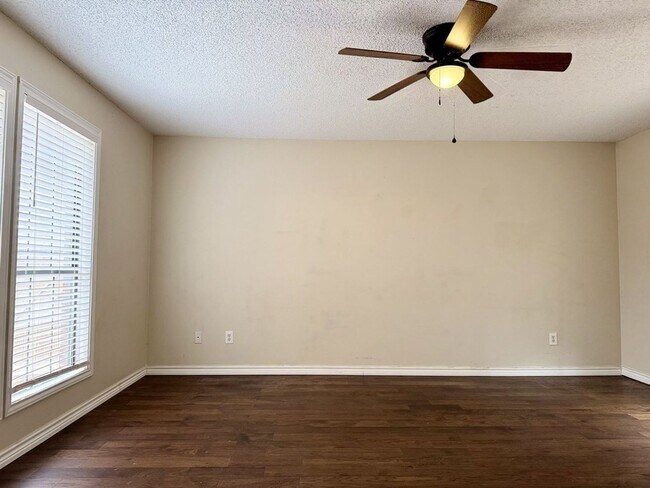 Building Photo - Rental