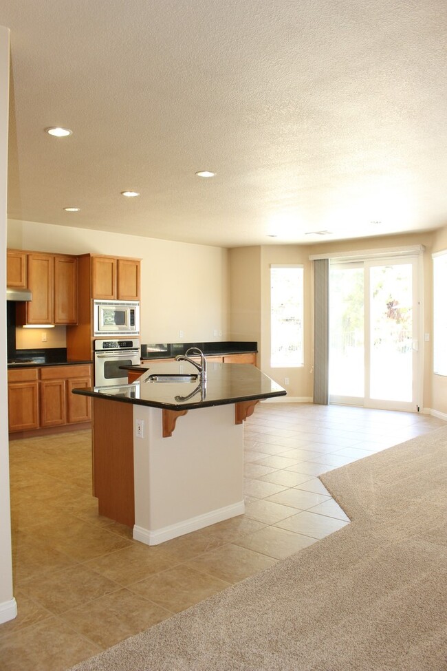 Building Photo - 14910 Via Messina Dr